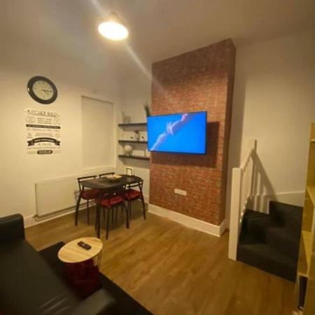 Spacious Four Bedroom Home 3 Bathrooms - Coventry Ngoại thất bức ảnh