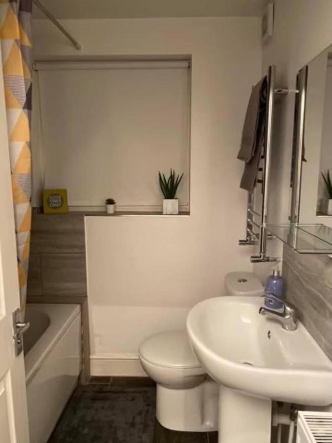 Spacious Four Bedroom Home 3 Bathrooms - Coventry Ngoại thất bức ảnh