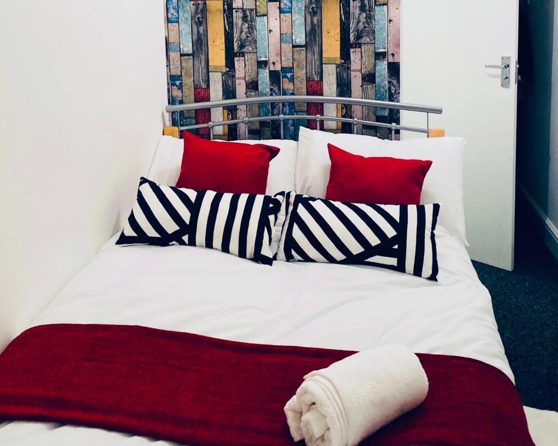 Spacious Four Bedroom Home 3 Bathrooms - Coventry Ngoại thất bức ảnh