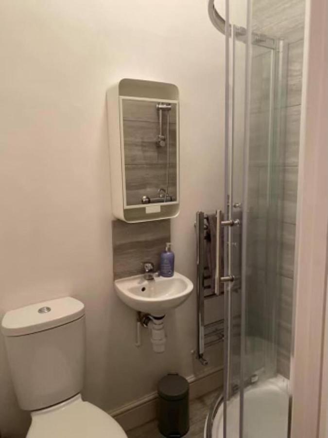 Spacious Four Bedroom Home 3 Bathrooms - Coventry Ngoại thất bức ảnh