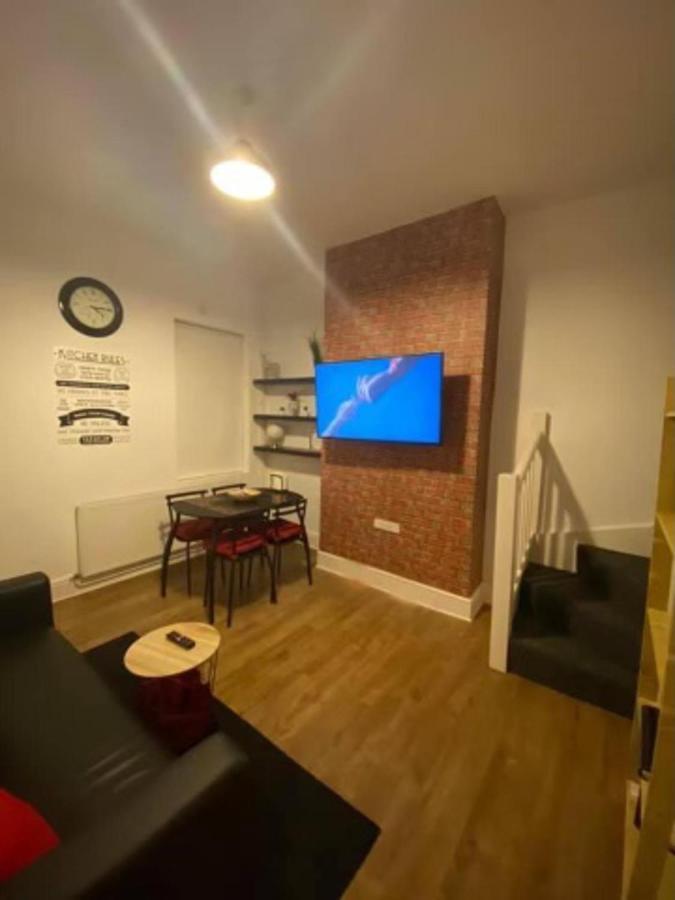 Spacious Four Bedroom Home 3 Bathrooms - Coventry Ngoại thất bức ảnh