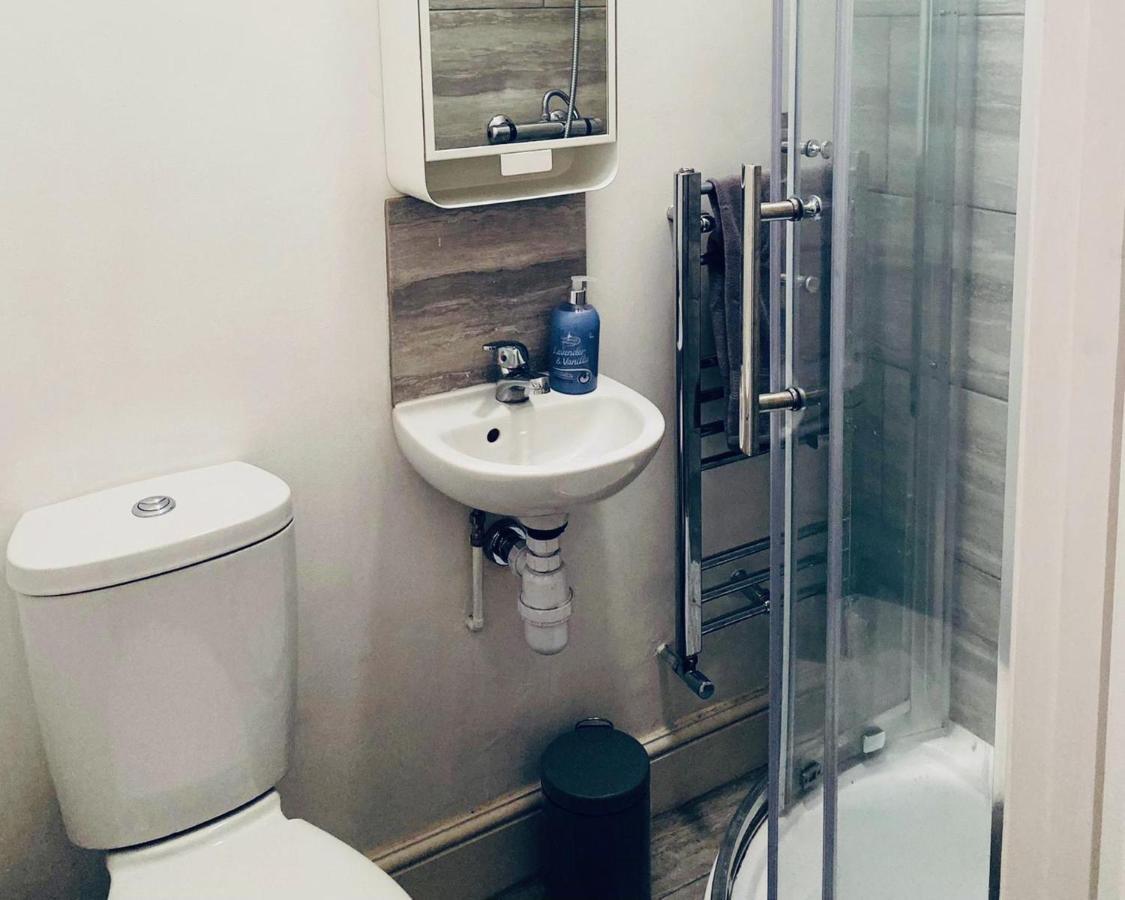 Spacious Four Bedroom Home 3 Bathrooms - Coventry Ngoại thất bức ảnh